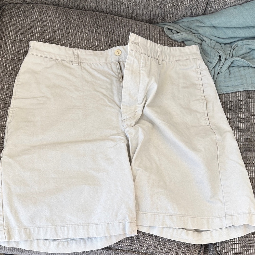 Vineyard Vines Men's Cream Flat Front Shorts